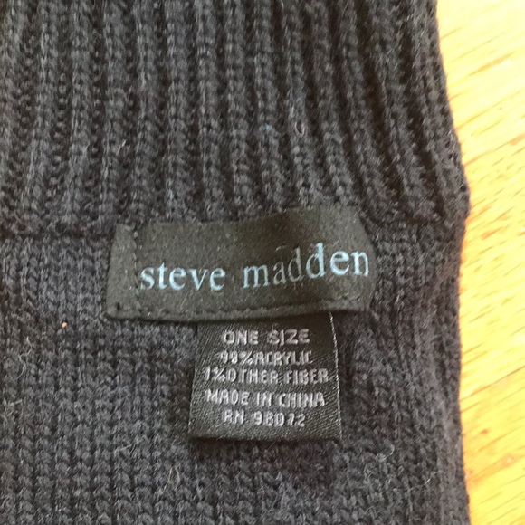 BUNDLE: Steve Madden black gloves & Target scarf - Picture 8 of 13